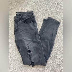 Hollister Men’s Black Ripped Jeans!